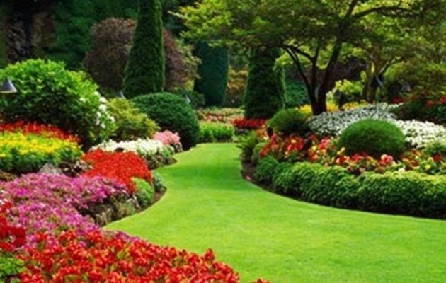 domek ogrodowy w kolorze niebieskim