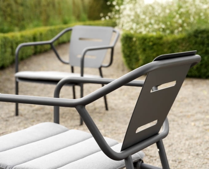 aranżacja z ązurowym krzesłem Net