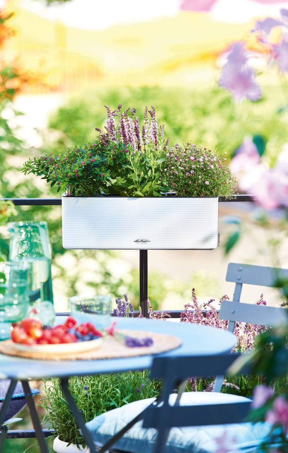 doniczki na balkonie