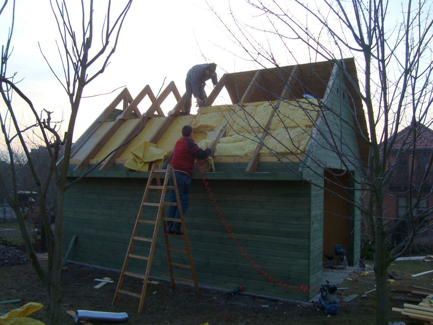 docieplanie dachu garażu drewnianego