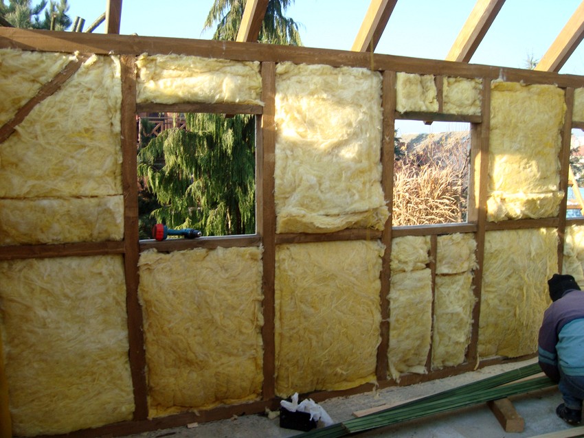 docieplanie ścian garażu drewnianego