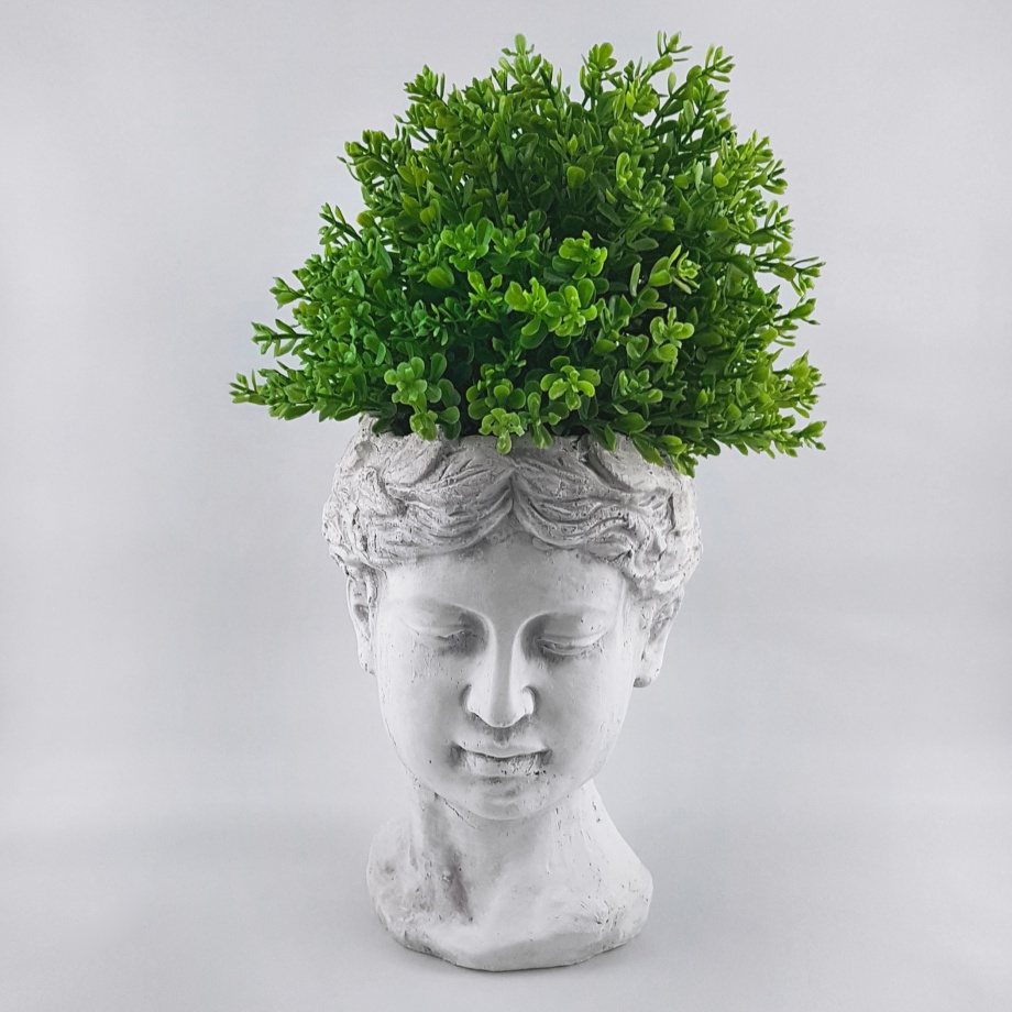 betonowa doniczka w kształcie głowy