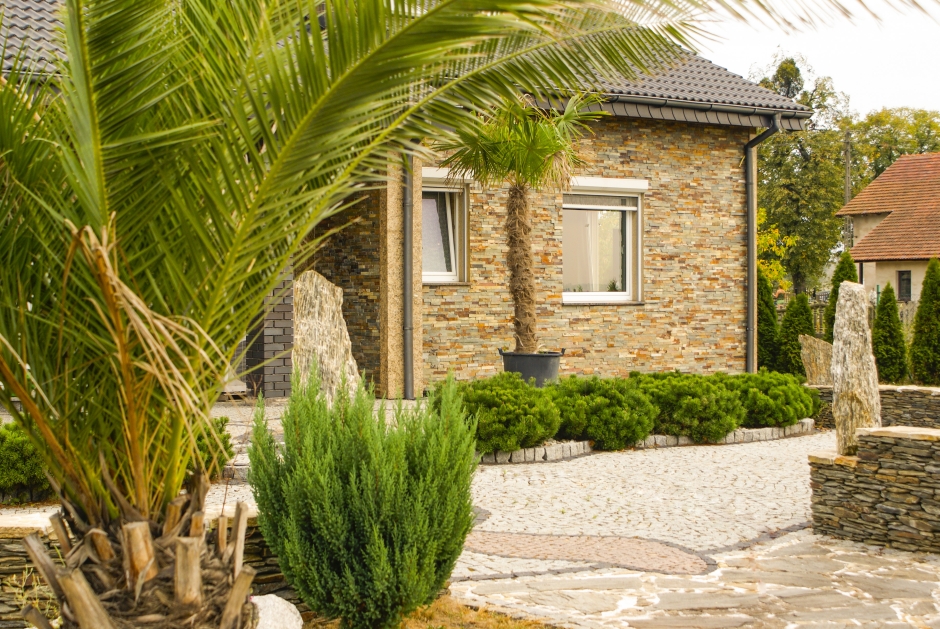 dom z atrakcyjnym kamieniem elewacyjnym