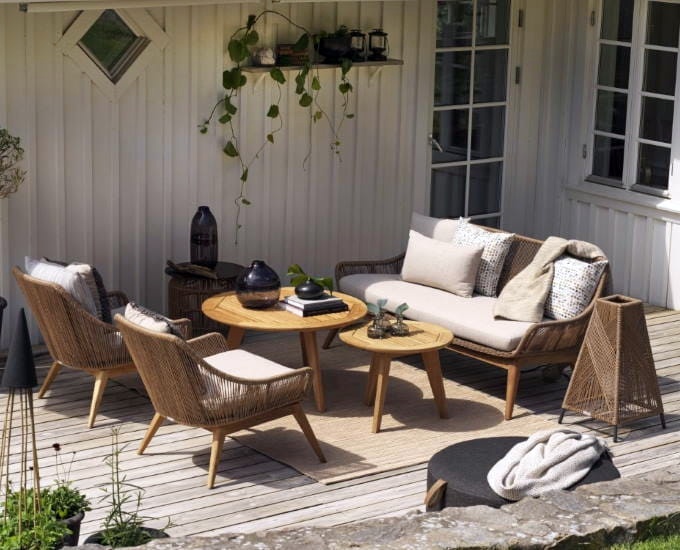 Meble z kolekcji Hassel na tarasie