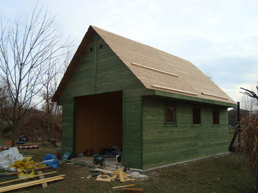 odeskowany dach garażu drewnianego