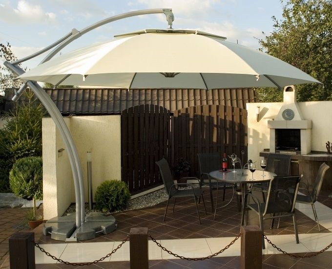 rozbudowany, drewniany plac zabaw