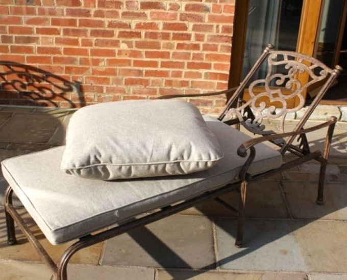 huśtawka Ibiza na drewnianej podłodze