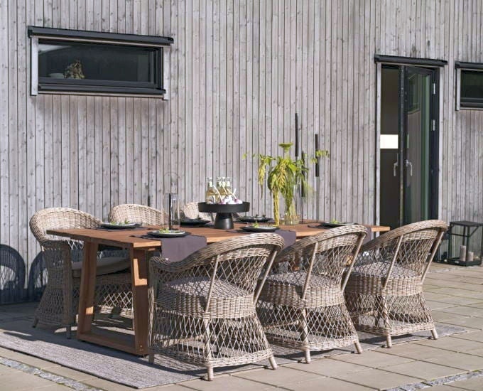 rustykalne, ażurowe krzesło kamomill na tarasie