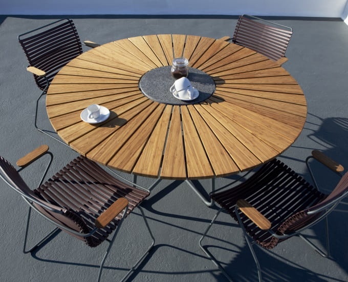 carne leżaki toulouse przy basenie