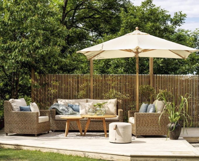 tradycyjny zestaw mebli na tarasie