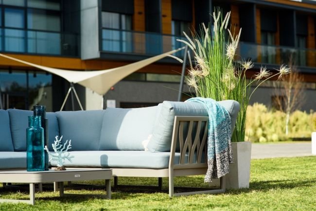 żagiel ogrodowy przy tarasie