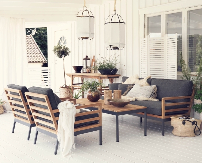 zabudowany taras przy domu z zestawem zalongo