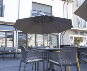 Duży parasol na nodze bocznej PALMA 4,2 m