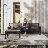 Nowoczesna sofa na płozach Moja - Ogrodolandia.pl