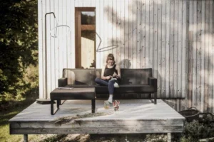 Nowoczesna sofa na płozach Moja