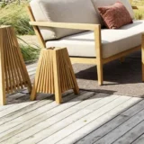 Stojąca lampa z drewna teak Julita (2 rozmiary) - Ogrodolandia.pl