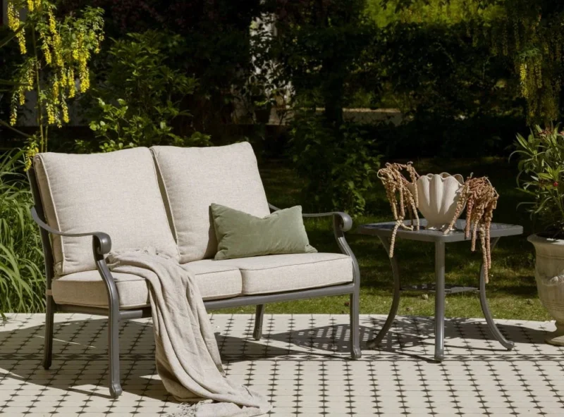 Sofa w stylu prowansalskim Vichy 2 osobowa - Ogrodolandia.pl Sofa w stylu prowansalskim Vichy 2 osobowa - Ogrodolandia.pl