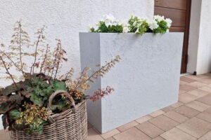 Donica imitująca beton 90x30x70(h) RAL 7038 z półką