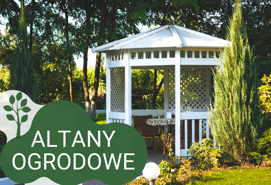 Biała altana ogrodowa o kratowym designie jest usytuowana wśród bujnych drzew i krzewów. Na pierwszym planie tekst brzmi „ALTANY OGRODOWE”, a towarzyszy mu zielona, liściasta grafika, celebrująca piękno drewnianych konstrukcji, takich jak altanki i wiaty.
