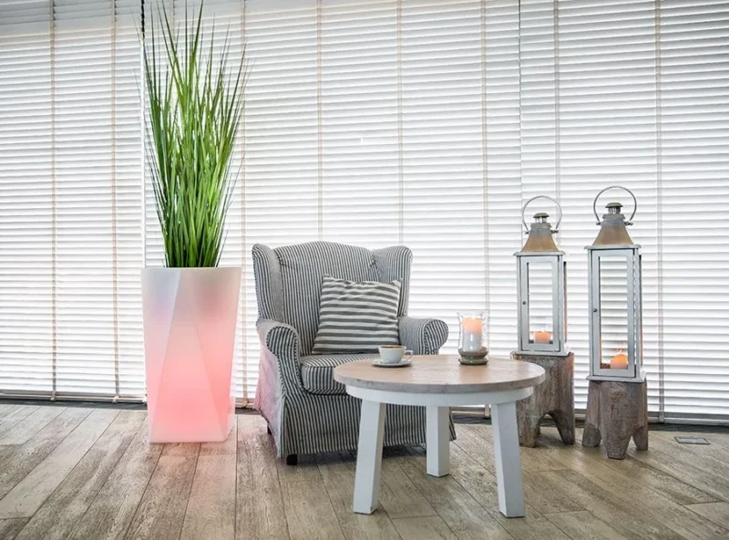 Podświetlana donica Nevis LED - Ogrodolandia.pl Podświetlana donica Nevis LED - Ogrodolandia.pl